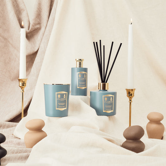 Floris London Hyacinth & Bluebell Reed Diffuser fills your space with a green floral scent inspired by spring flowers on soft beige fabric.