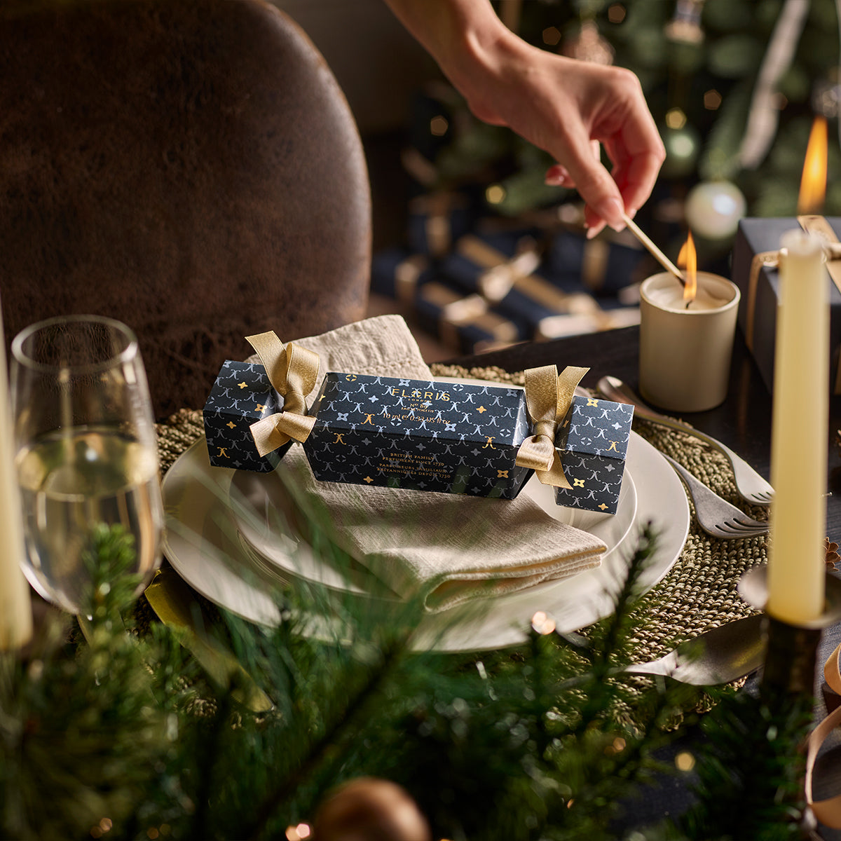 A No. 89 Cracker from Floris London, featuring a exquisite fragranced products, placed upon a decorated dining table. This luxurious gift set is perfect for the holiday season.